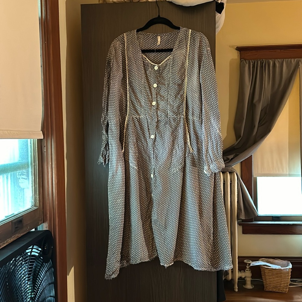 Exquisite Magnolia Pearl dress size L - very lightweight cotton dress.